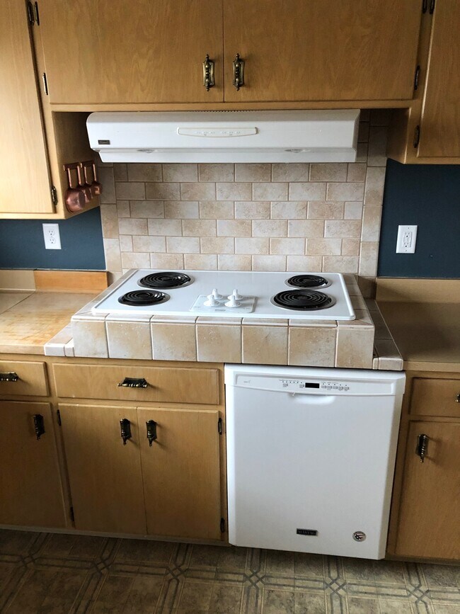 Stove/Dishwasher - W63N139 Washington Ave Unit W63N137