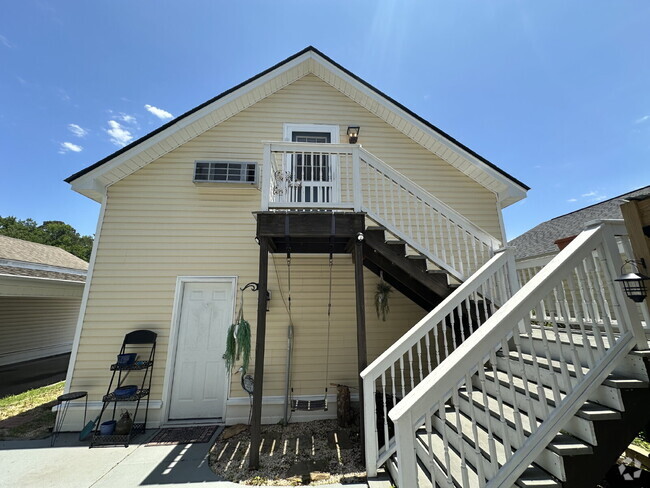 Building Photo - Cute Studio Garage Apartment in Westbury P...
