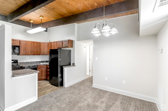 1 BR, 1 BA - 650 SF