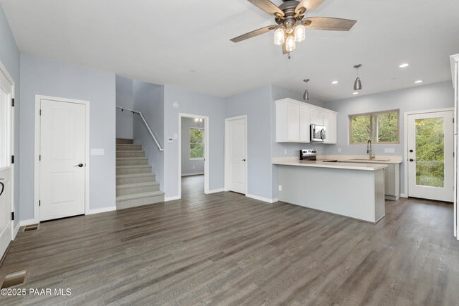 Photo - 305 Remington Trail