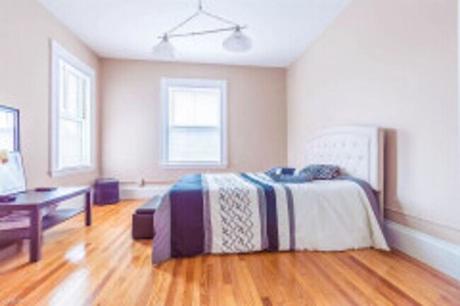 Photo - HOT BROOKLINE 5 BED!!!