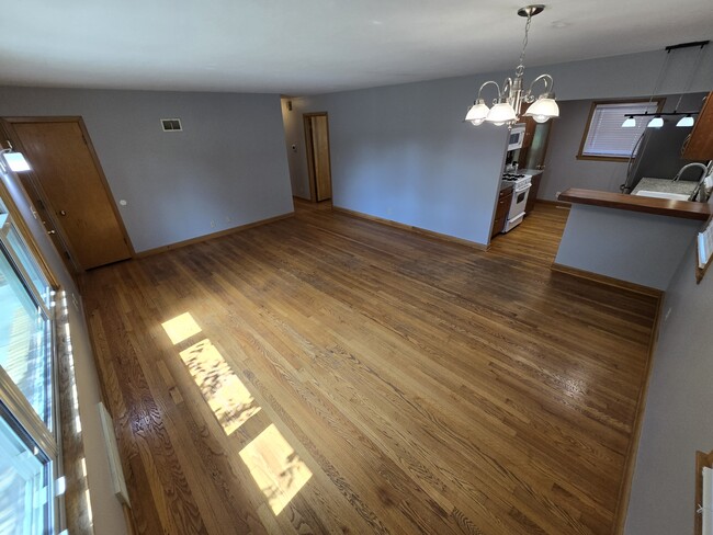 Photo - 3340 Hillside St