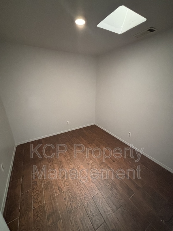 Photo - 336 W Dogwood St