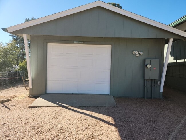 Photo - 2 Bed / 1 Bath with Oversized single car garage