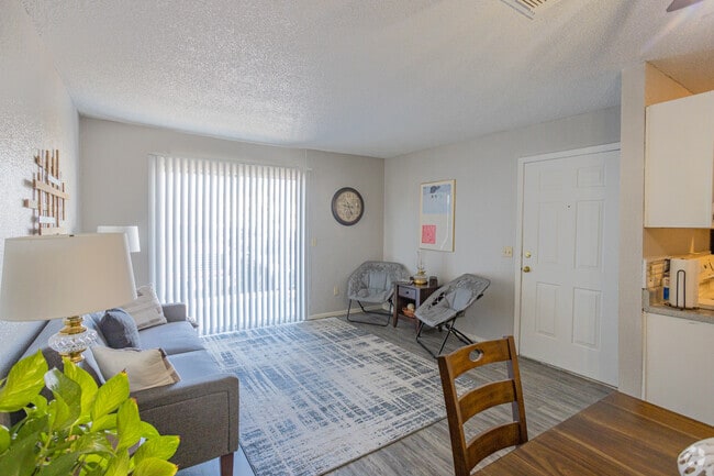 1BR, 1BA - 674SF