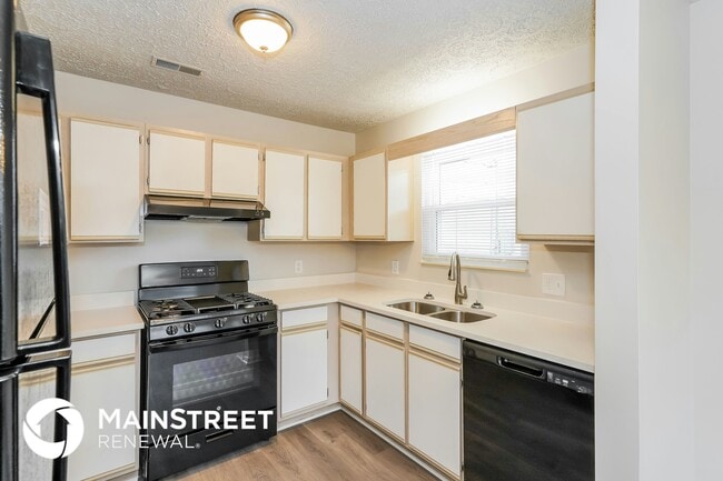 Photo - 205 Crosshaven Ct