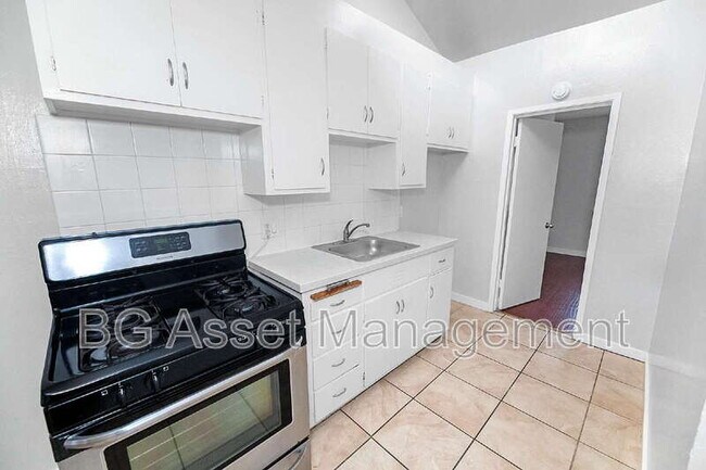 Photo - 945 S 45th St Unit C