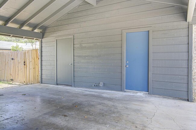Photo - 5703 Gloucester Ln