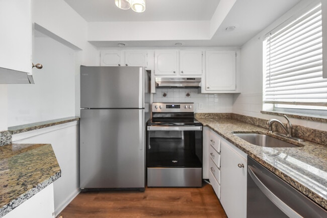 Building Photo - 9851 Sandalfoot Blvd Unit 210 Rental