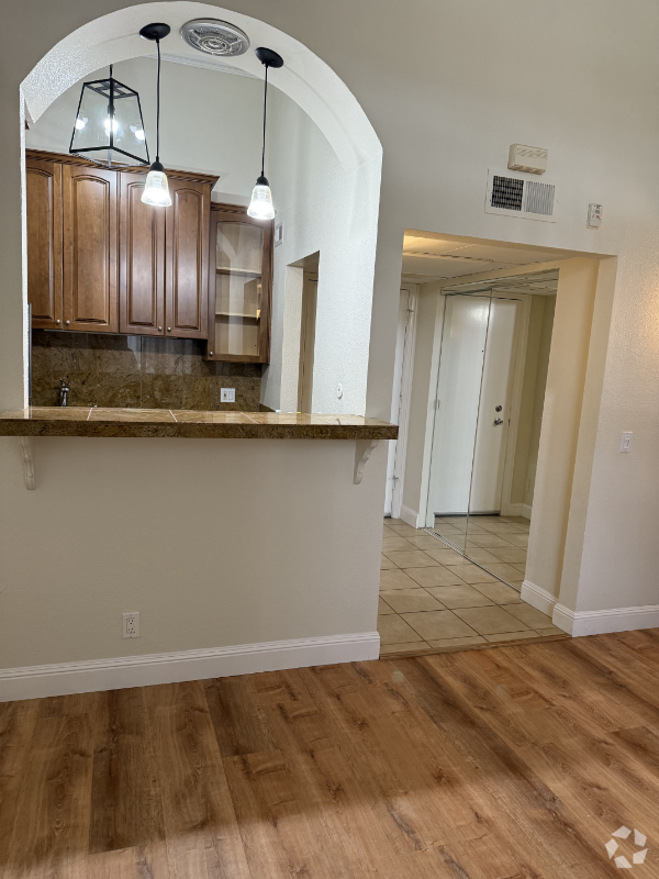 Building Photo - 370 N Civic Dr Rental