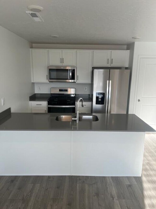 Photo - Beautiful 3 bed 2 bath Home!