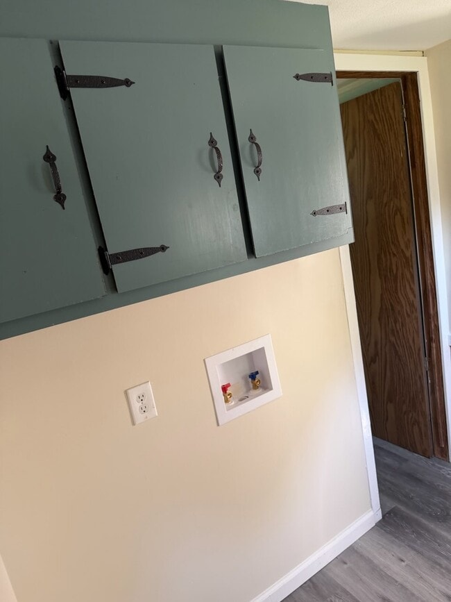 Photo - 210 Theresa Ln