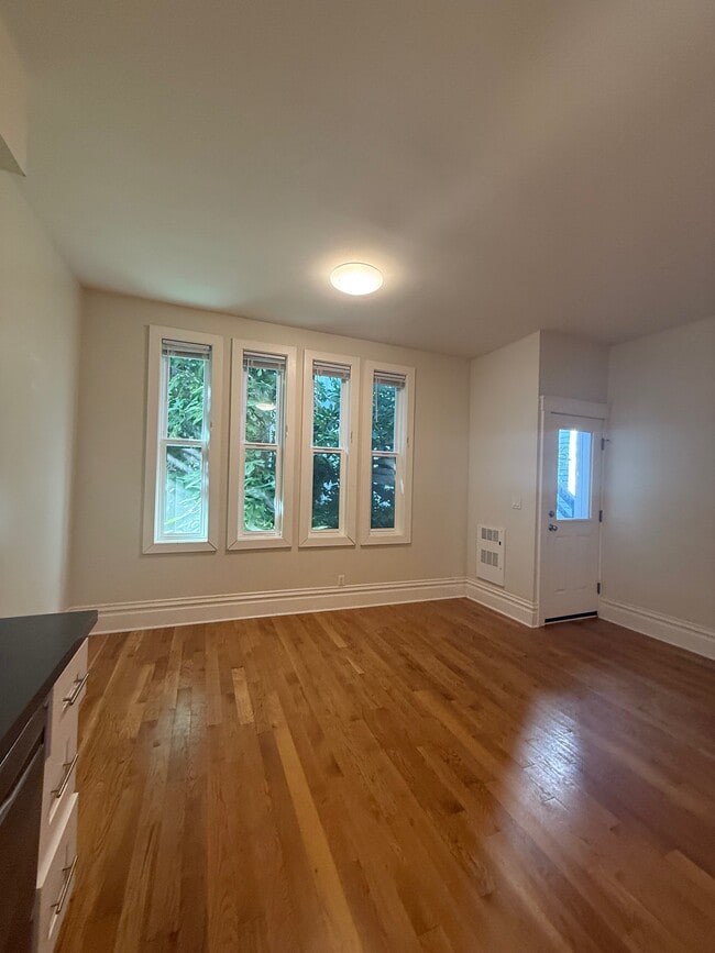 Building Photo - 646 Natoma St Rental