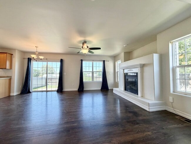 Photo - 4608 Garnet Way