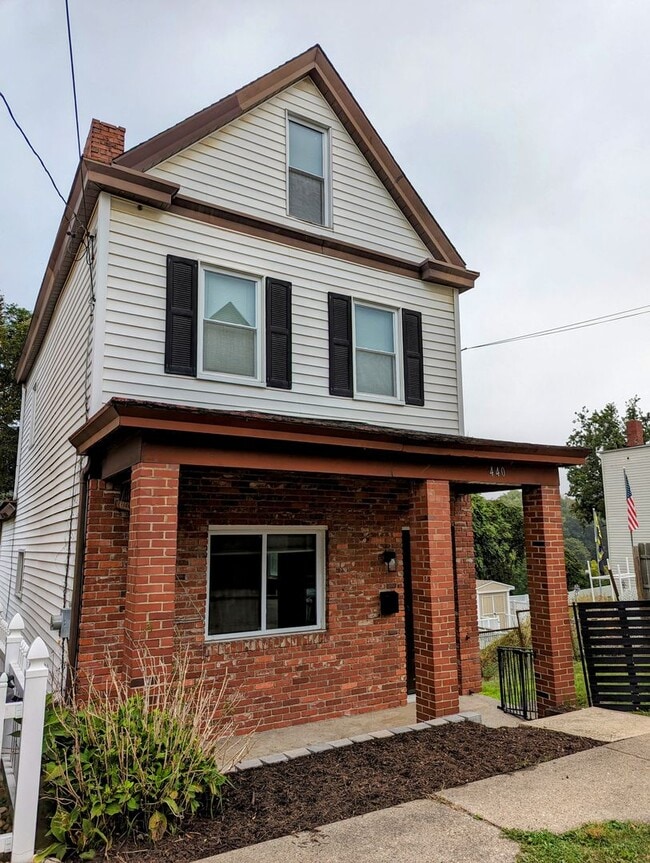 Building Photo - 2 Bedroom 1 Bathroom Single Family Home (M...
