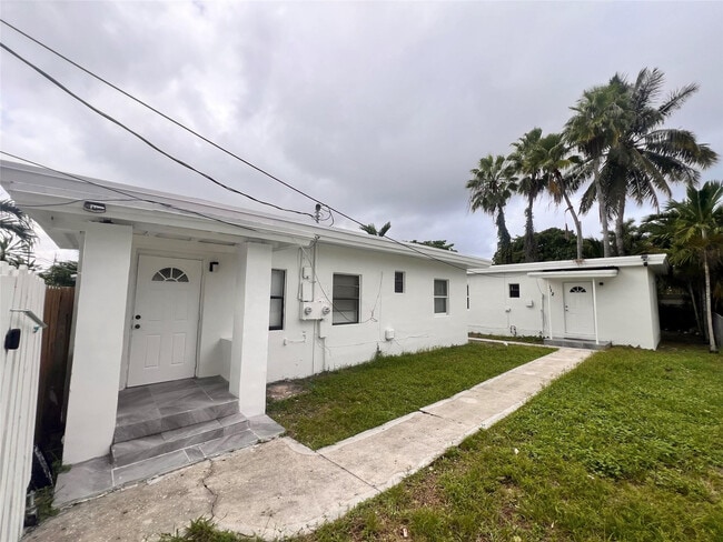 Building Photo - 612 NW 6th Ct