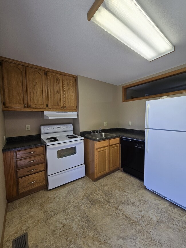 Photo - 613 N Andover Rd