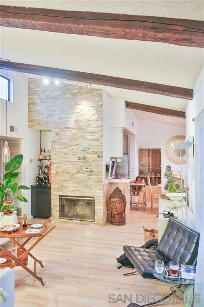 Photo - Light, Bright + Airy 2 Bed, 2 Bath Second Floor Condo in Highly Desirable Hillcrest! Unidad 5