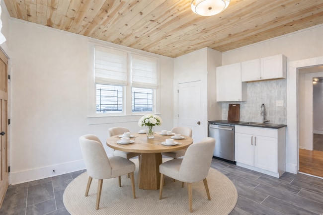 Building Photo - 1500 14th Ave S