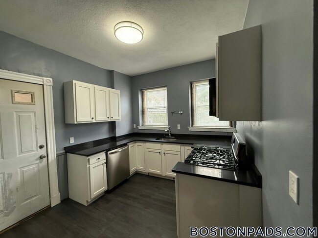 Building Photo - 4 Centre St