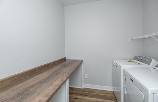 Photo - 1588 Brandt Dr NE