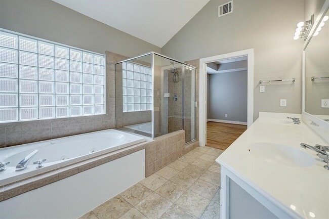 Photo - 9805 Riddlelink Ln