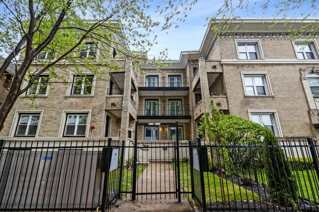 Photo - 4338 N Clarendon Ave Condo Unit 1N