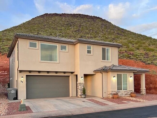 Building Photo - 438 N Stone Mountain Dr