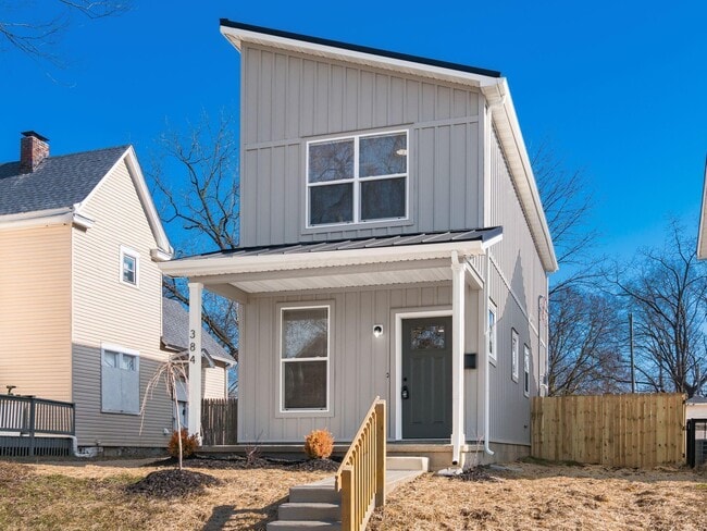 Photo - 384 Whitethorne Ave