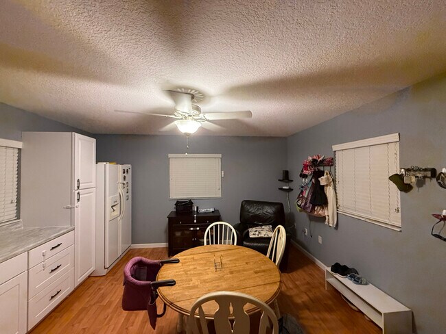 Photo - 220 St George Dr