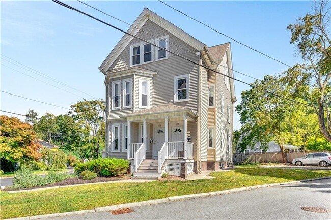 Building Photo - 309 Highland Ave Unit 2 Rental