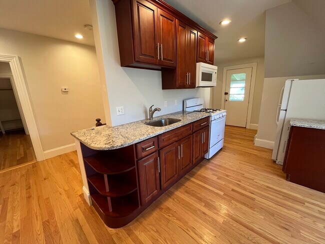 Photo - 90 Lyndhurst St Unit 5
