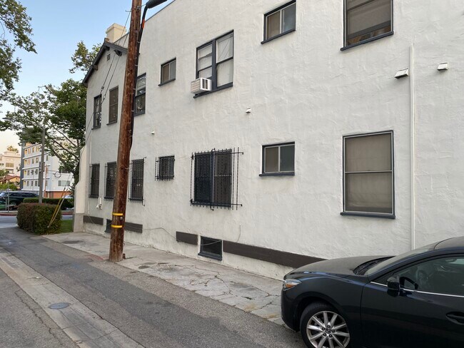 Photo - 121 S Rexford Dr Unit 2