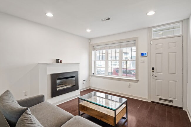 Photo - 710 Clymer St