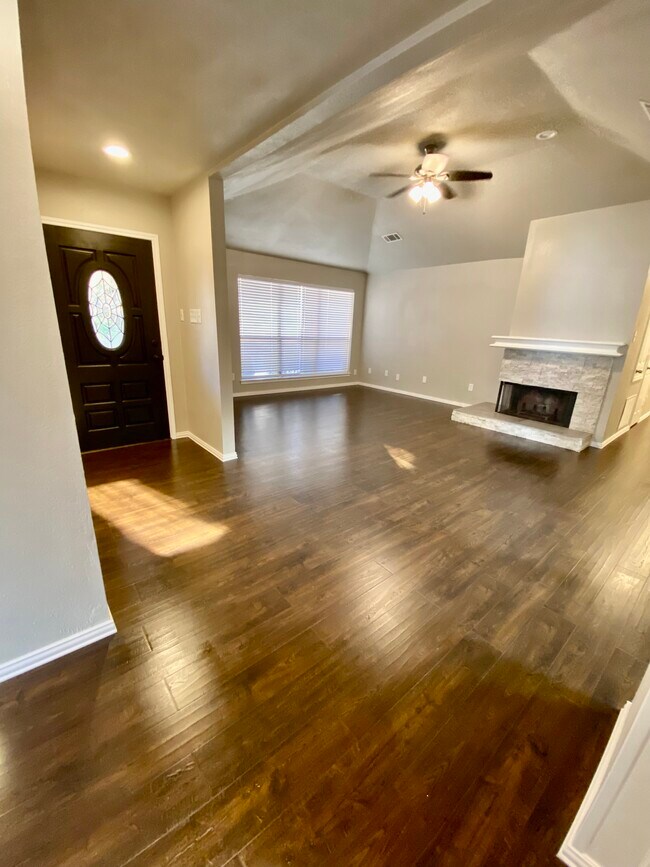 Photo - 3924 Denham Way