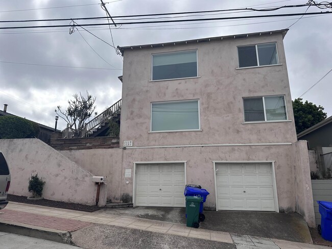 Building Photo - 1119 W Redwood St Rental