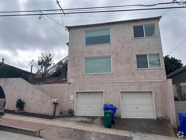 Building Photo - 1121 W Redwood St Rental