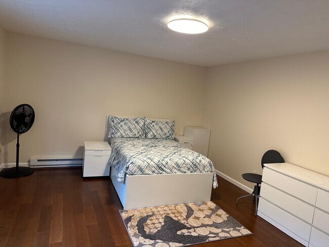 Bedroom (1) - 120 Wooster St Unit Condominium