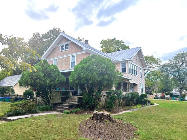 Photo - Bellevue - 2 Bedroom Apartment Unit #2