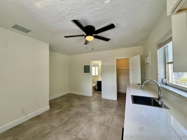 3684 NE 11th Ave Unit 4