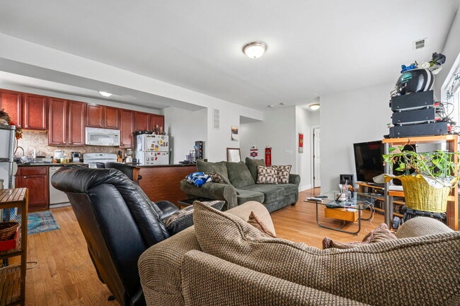 Photo - 6319 N Sacramento Ave Unit 3E