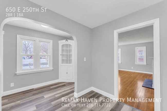 Photo - 650 E 250th St