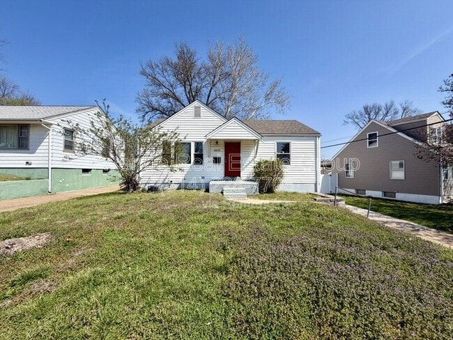 Building Photo - 9905 Iveland Dr