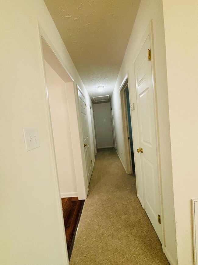 Photo - 215 Freestone Dr