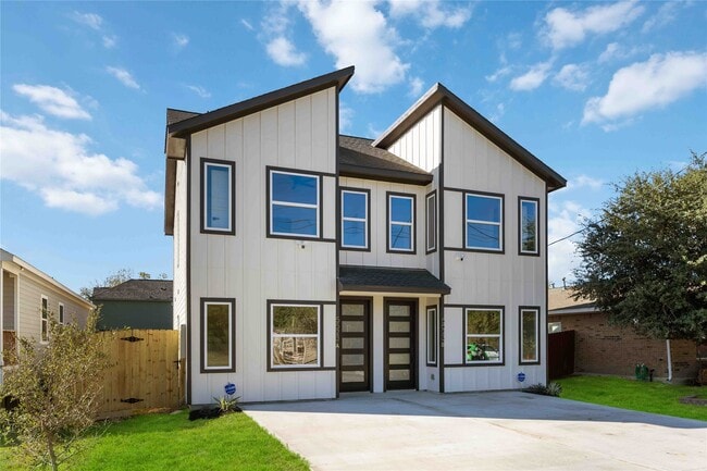 Photo - 5523 Haight St