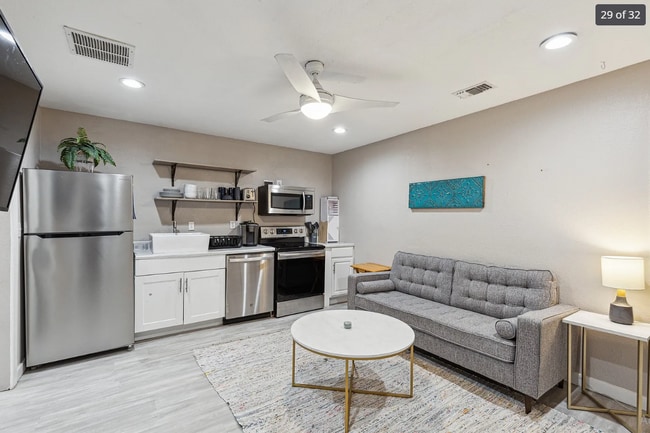 Photo - 318 S Montreal Ave Unit Cascita