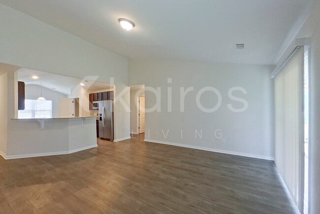 Photo - 113 Ebenezer Blf Wy