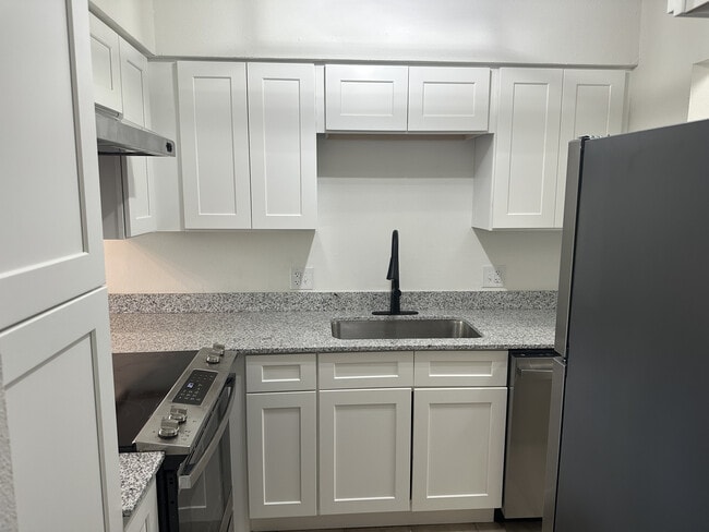 Photo - 1300 Louise St