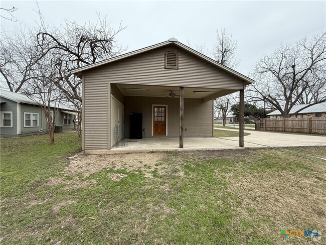 Building Photo - 257 E Garza St Rental