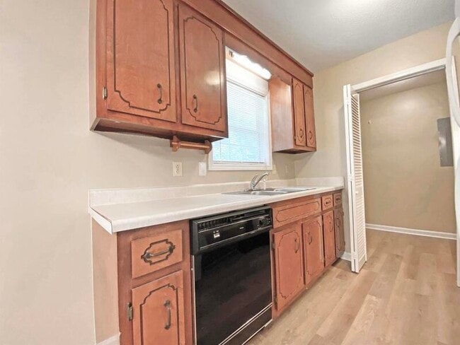 Photo - 581 Oakmont Dr